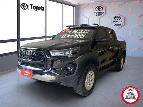 TOYOTA HILUX 2.8 D-4D TURBO DIESEL CD GR-S 4X4 AUTOMÁTICO TOYOTA HILUX 2.8 D-4D TURBO DIESEL CD GR-S 4X4 AUTOMÁTICO
